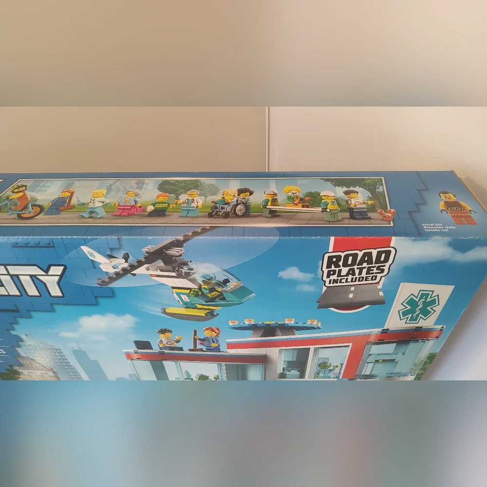 Lego City 60330 Hospital Building Toy Set Road Plates Included NWT Building Toy